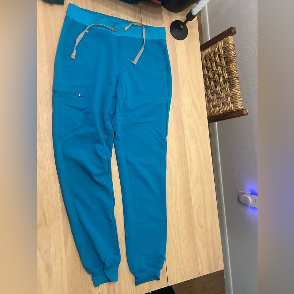 FIGS Zamora jogger